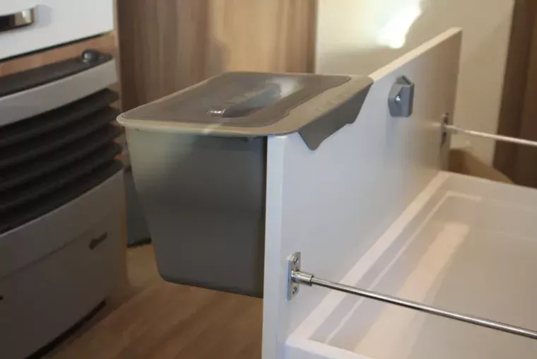 Fjord Outdoor - Afvalbak met deksel 5L - Sfeerbeeld 2